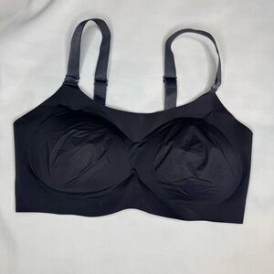 knix Smooth Black Seamless Bra with Adjustable Straps